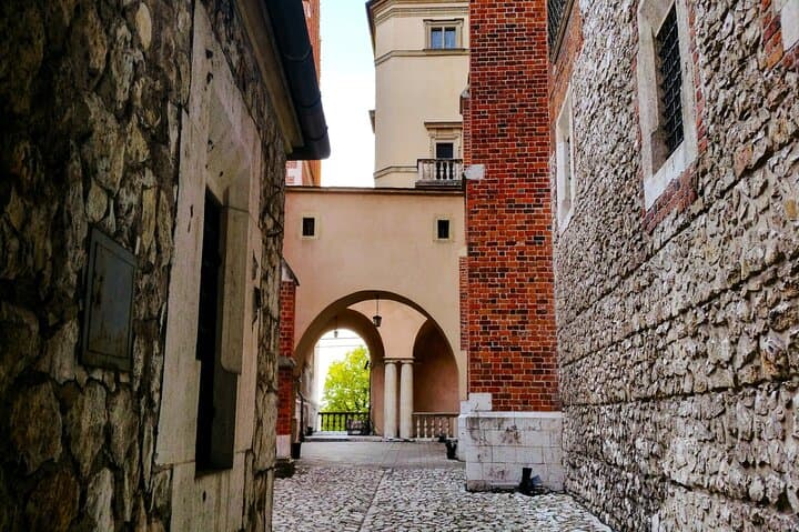 Krakow: Daily Wawel Cathedral Guided Tour with Admission
