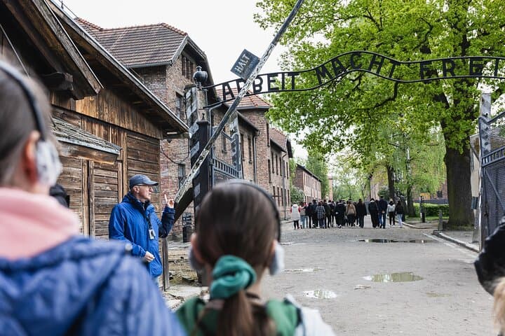 Auschwitz Birkenau Tour from Krakow: Private Transfer + Ticket