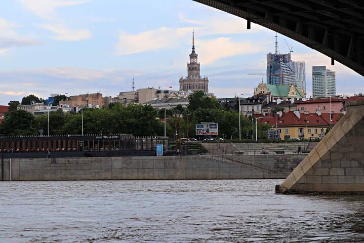 2h Private Cruise for 4 on Vistula in Warsaw with our Helmsman