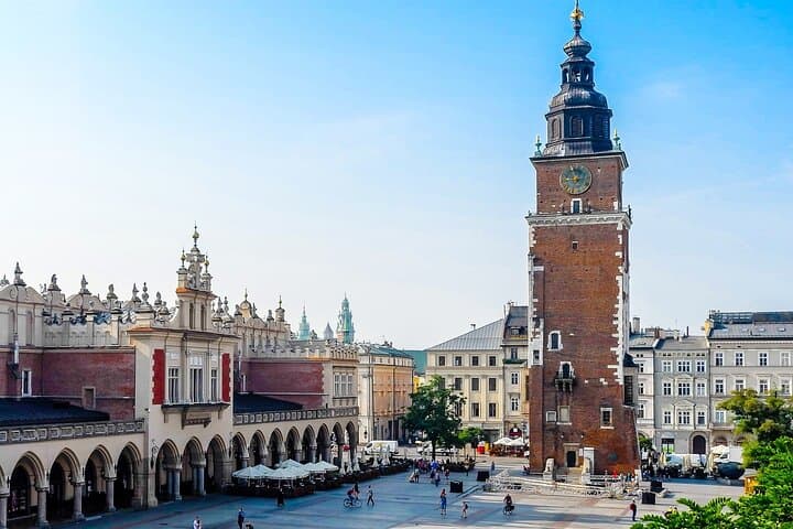 Explore Krakow: UNESCO Old Town, Medieval Streets & Landmarks