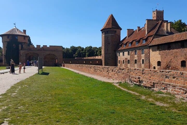 Aiport Gdansk Transfer to Malbork Castle or Stutthof