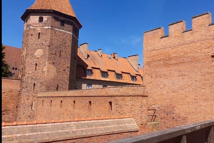 Aiport Gdansk Transfer to Malbork Castle or Stutthof