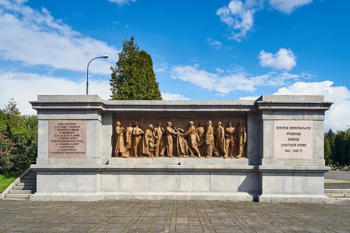Skip-the-Line Warsaw Uprising Museum and WWII Private Tour