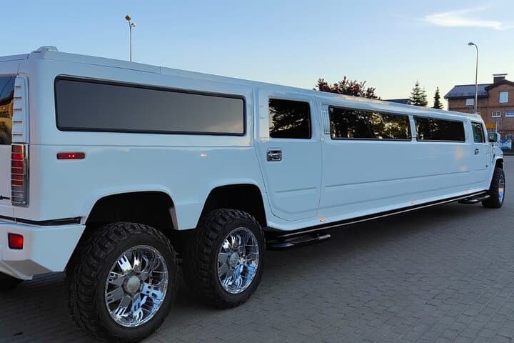 Hummer Limousine transfer airport Gdańsk to city centre 18pax