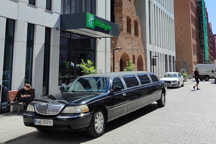 Hummer Limousine transfer airport Gdańsk to city centre 18pax