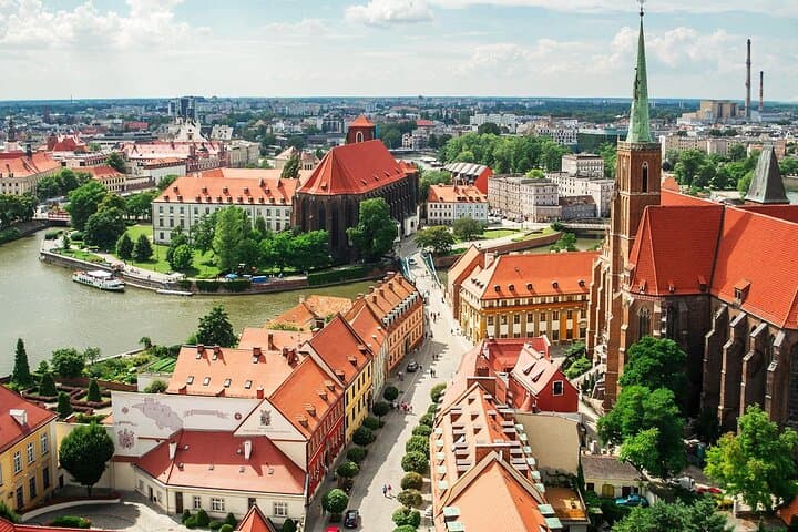Private Transfer from Wroclaw Airport WRO to Wroclaw City