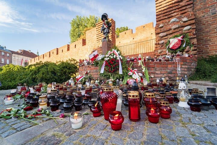 WWII Old Town Walking & Warsaw Uprising Museum Private Tour