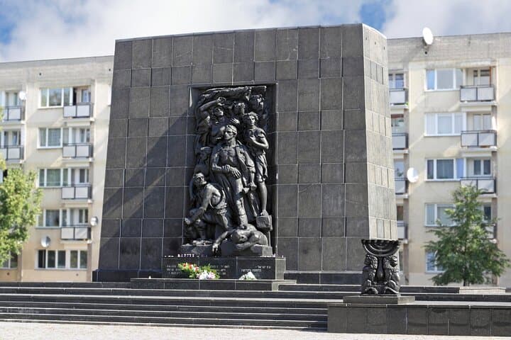WWII Old Town Walking & Warsaw Uprising Museum Private Tour