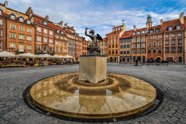 WWII Old Town Walking & Warsaw Uprising Museum Private Tour