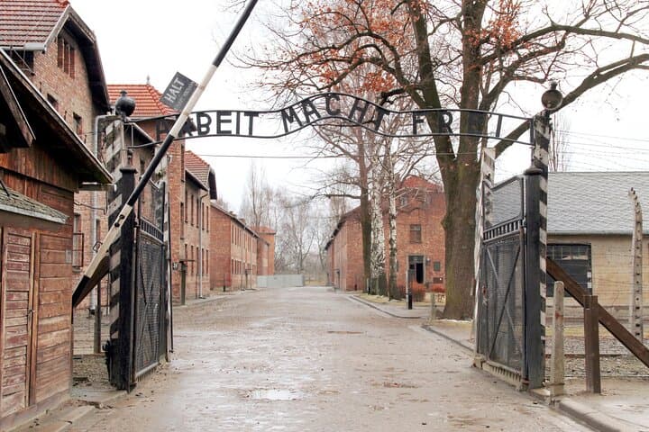 Krakow to Auschwitz-Birkenau: Private 2-way transfer