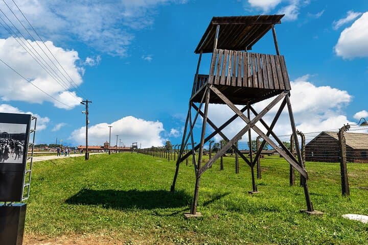 Krakow to Auschwitz-Birkenau: Private 2-way transfer
