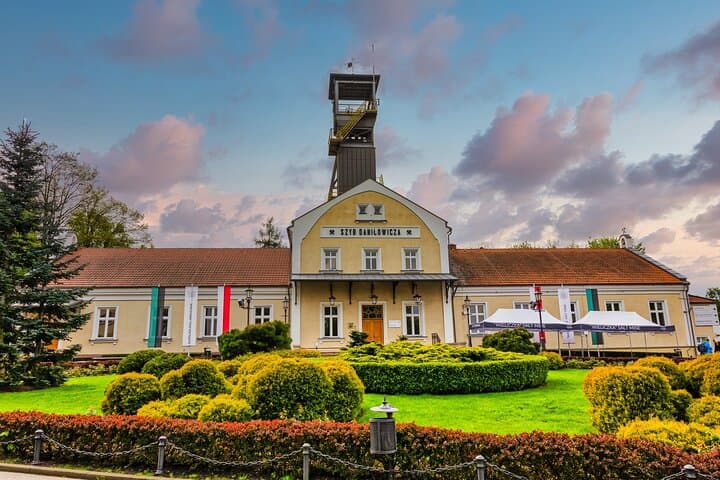Krakow: Wieliczka Salt Mine Guided Tour with Pick-up options