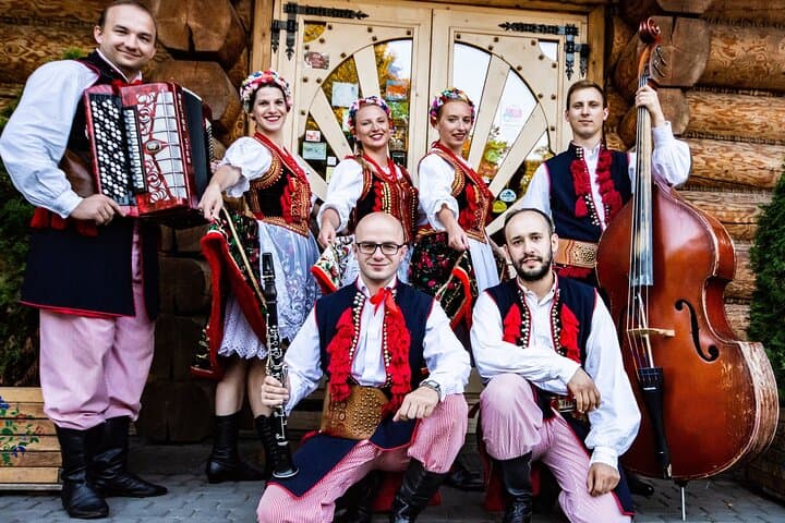 Krakow Evening Folk Show with Dinner and Drinks