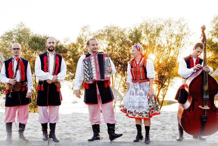 Krakow Evening Folk Show with Dinner and Drinks