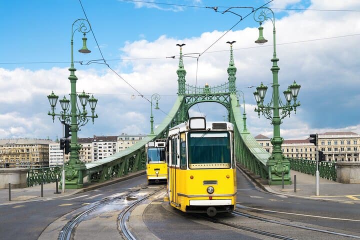 Private transfer from Krakow to Budapest, 2h stop for sightseeing