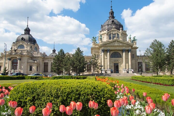 Private transfer from Krakow to Budapest, 2h stop for sightseeing
