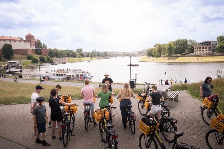 Evening 2h orientation Bike Tour of the Old Town and Wawel castle panorama