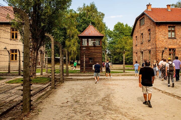 Auschwitz Museum. Auschwitz Tour