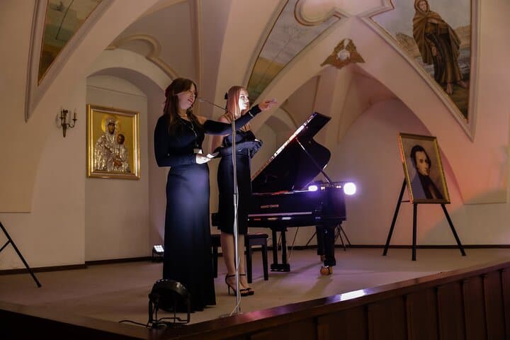 Live piano performance