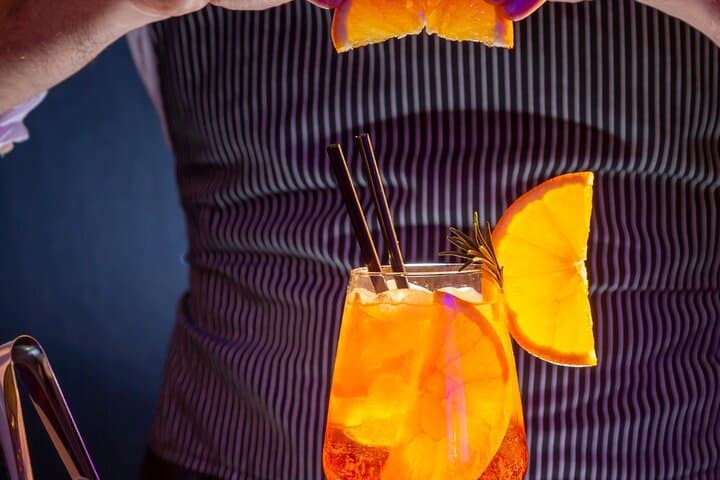 Krakow Cocktail Making Class with 4 Cocktails
