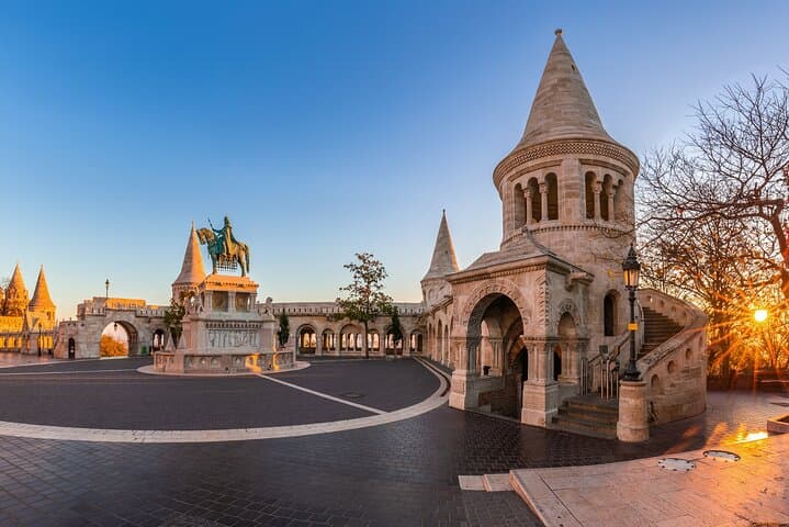 Private transfer from Krakow to Budapest, 2h stop for sightseeing