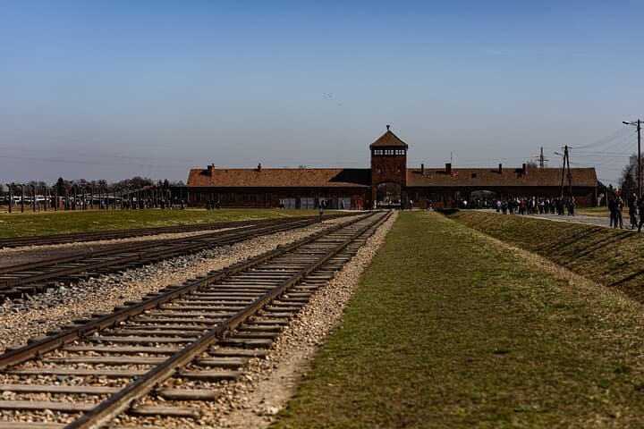 Krakow to Auschwitz Birkenau Guided Tour with Private Transfer