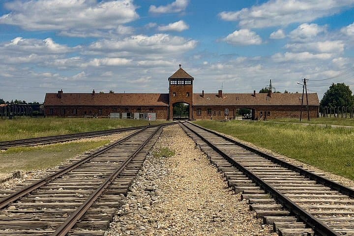 Auschwitz Tour from Krakow via Private Van with Tickets
