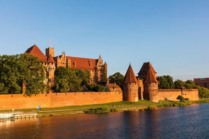 Gdansk: Malbork Castle Private Skip-the-Line Trip by Car