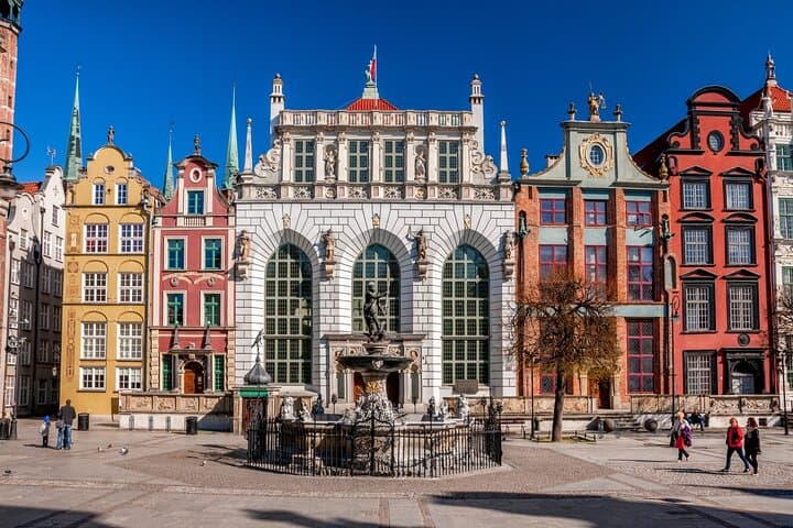 Wine and Food Tasting Tour in Gdansk Old Town