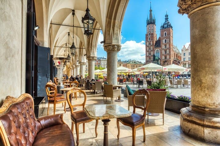 Private Family Tour of Krakow Old Town with Cruise Tickets