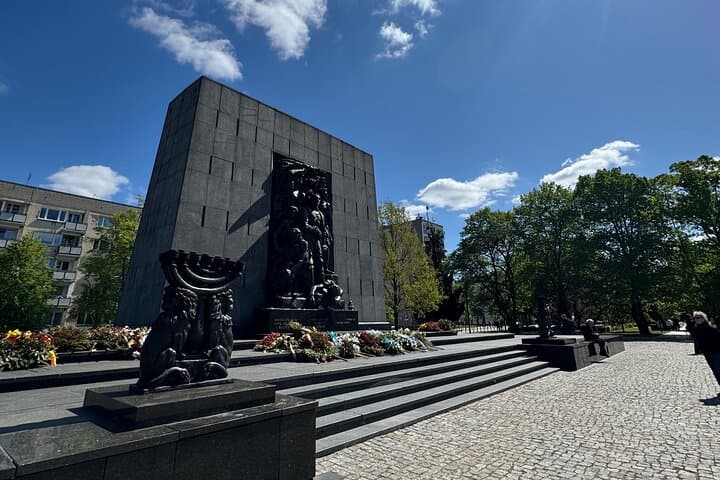 Monument to Ghetto Heroes