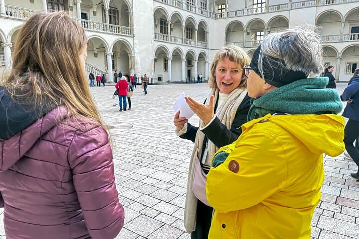Krakow: Guided Wawel Tour, Lunch, and Vistula River Cruise