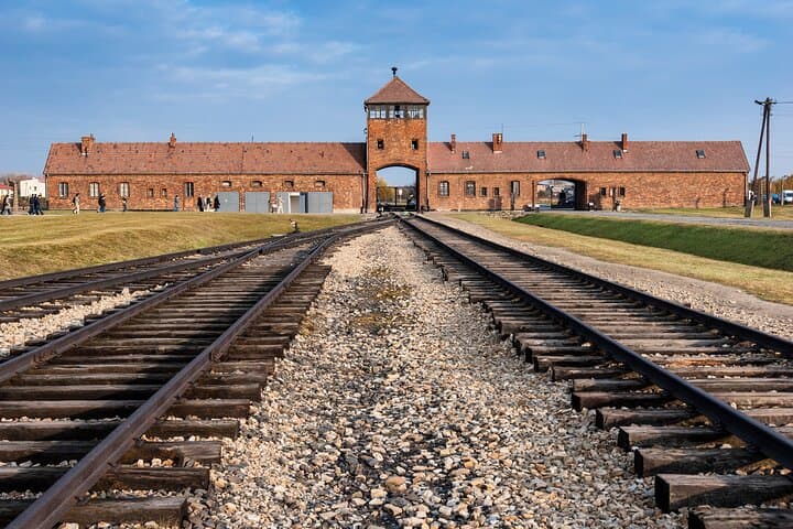 2 Days in Krakow: Auschwitz, Wawel and Wieliczka Tour