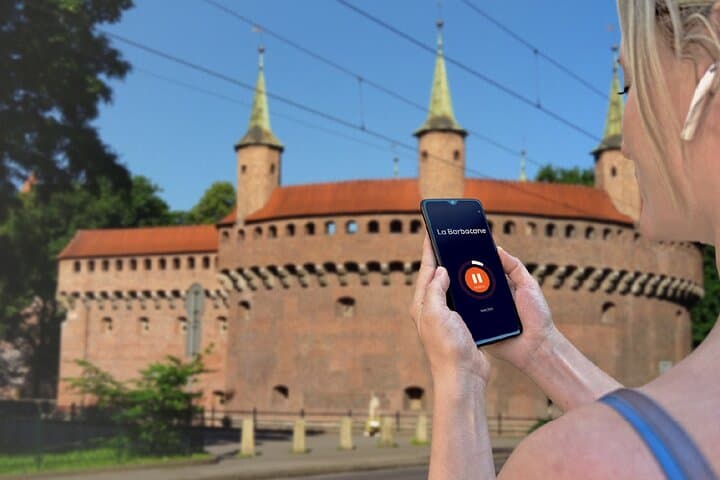 Free Krakow Tour: In front of Barbacana, the impressive medieval fortress.