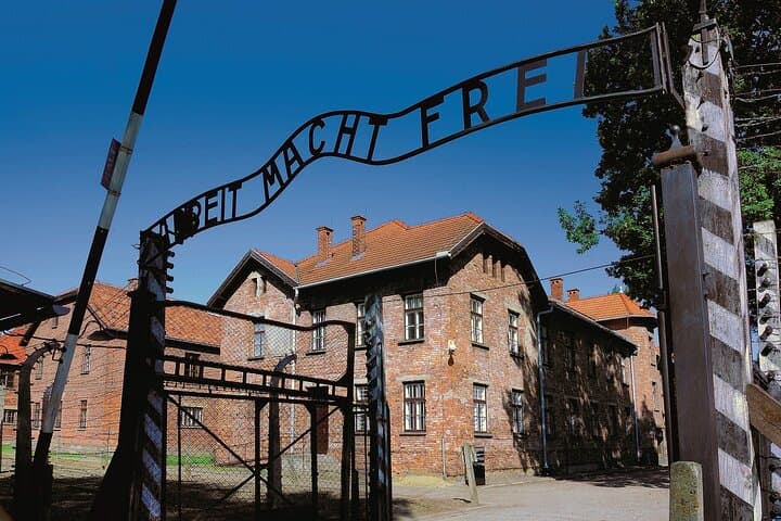 Krakow, Wieliczka & Auschwitz: 3 Days of History and Heritage