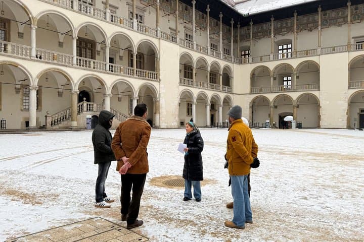 Wawel Castle, Cathedral, & Rynek Underground Tour with Lunch