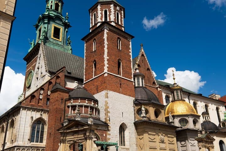 Krakow: Old Town by Golf Cart, Wawel Castle and Underground Museum visit, lunch