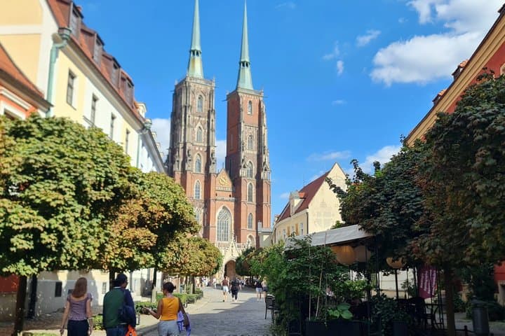 Wroclaw tour, licensed guide + electric car, 2h, gr. 13-15 people