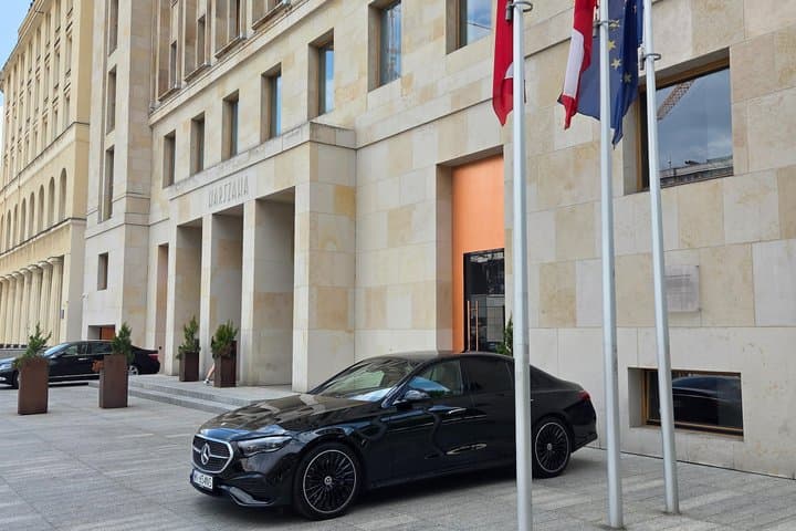 Mercedes E Class Transfer WAW Chopin Airport - Warsaw City Center
