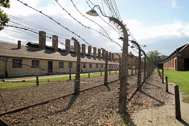 Auschwitz Birkenau Tour with Transfer and Tickets From Krakow