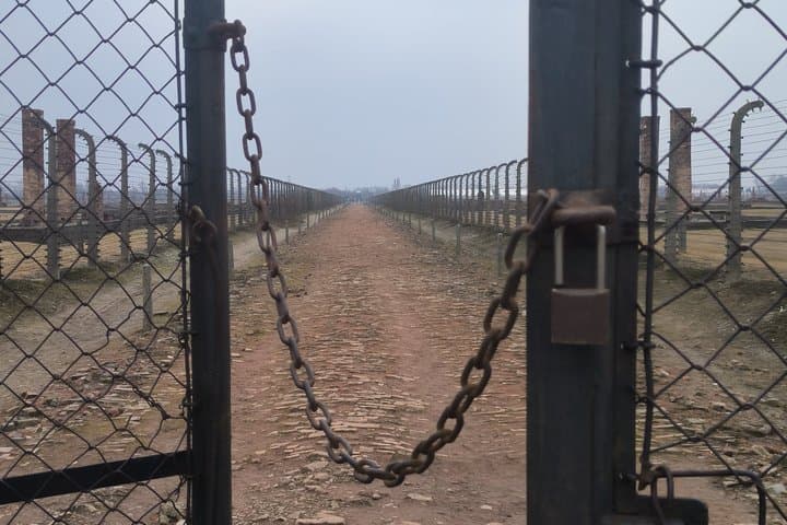 Auschwitz Birkenau Guided Tour with Hotel Pickup Krakow