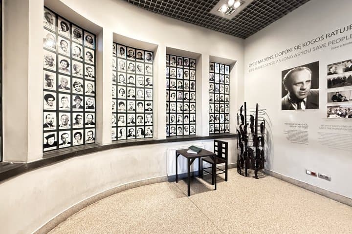 Kraków Highlights with Wieliczka & Auschwitz (3 Days)
