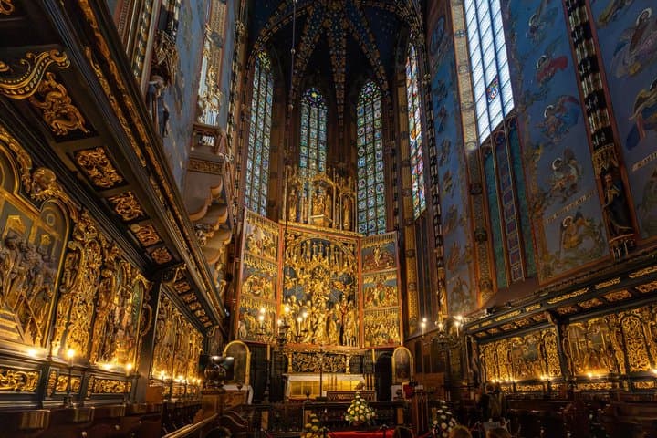 Krakow Old Town & Wawel Hill: Private Medieval Walking Tour