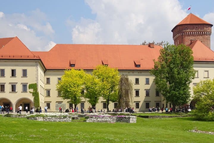 Herstory Walking Tour of Wawel Women Impact