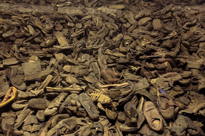 Krakow to Auschwitz Birkenau Guided Tour with Ghetto Visit
