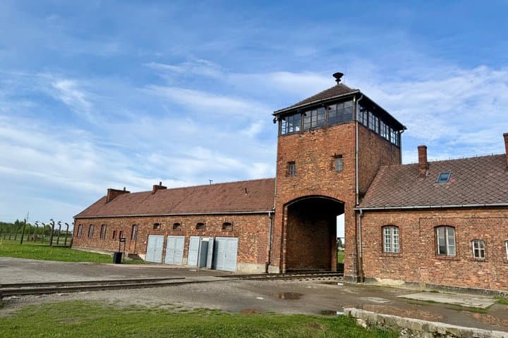 From Krakow: Auschwitz-Birkenau Memorial and Museum Guided Tour