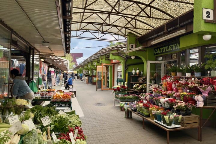 Kraków: Kazimierz Food Market Tour & Communist Bar Tasting