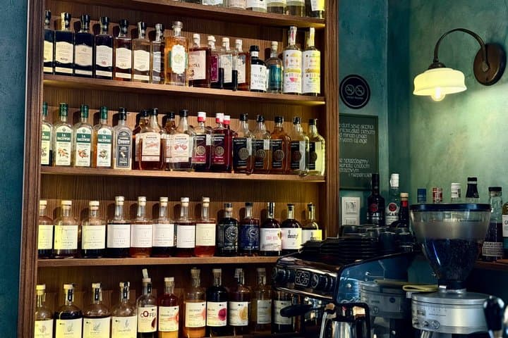 Kraków: Kazimierz Food Market Tour & Communist Bar Tasting