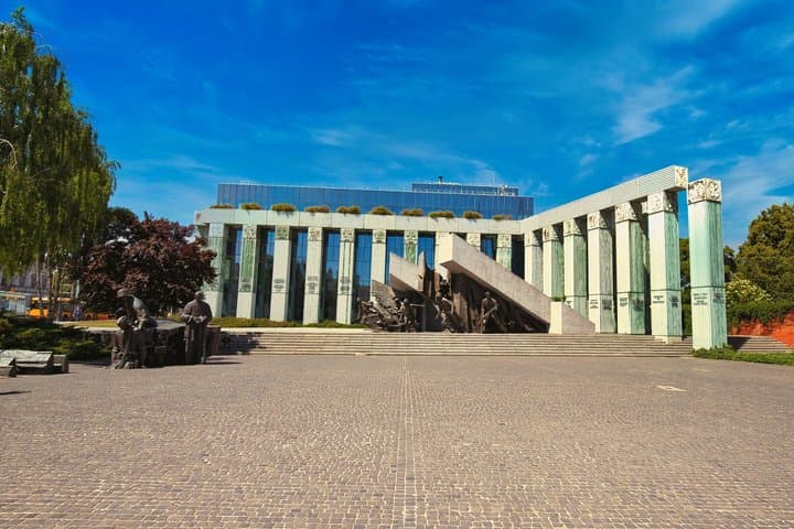 Warsaw Uprising and WWII Private Tour Memorials and City Reborn