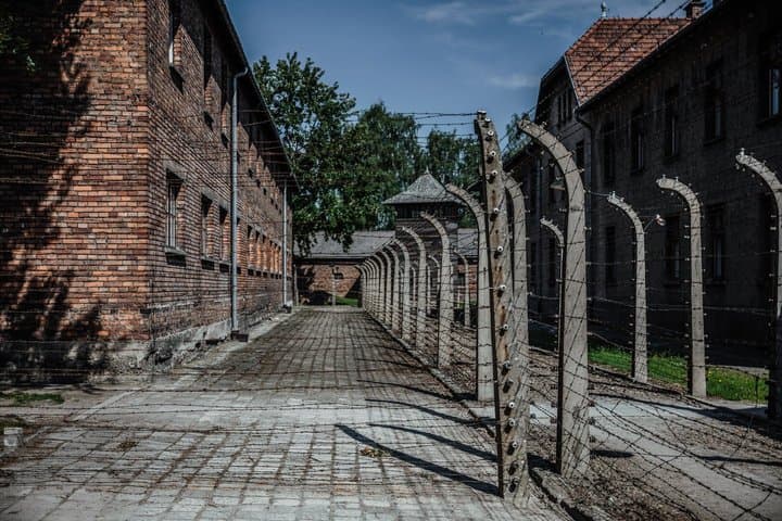 Auschwitz Birkenau Guided Tour Transport from Krakow